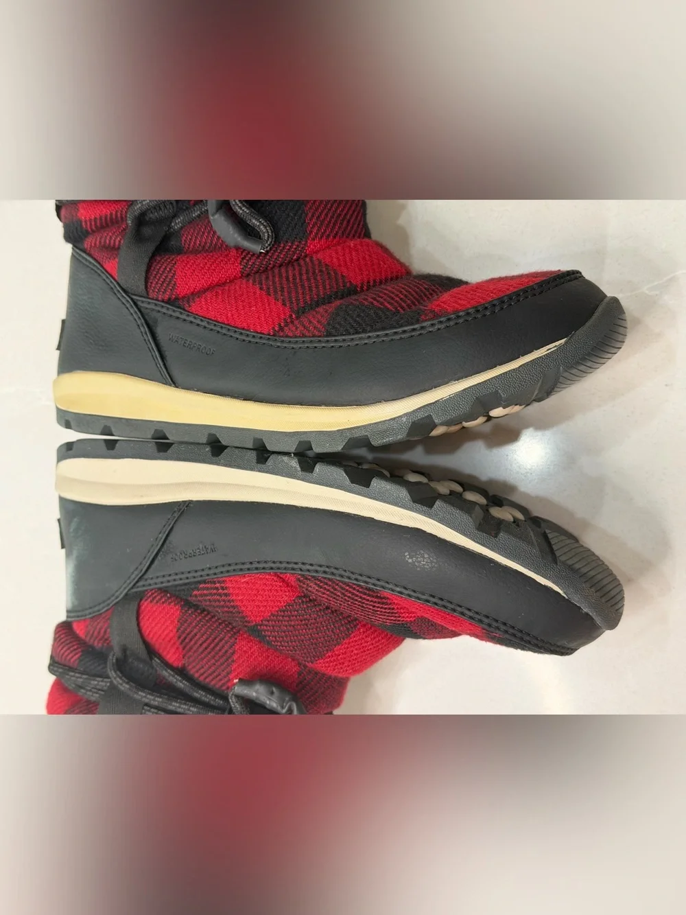 SOREL Whitney Short Red Black Buffalo Plaid Winter Snow Boots Waterproof Size 8